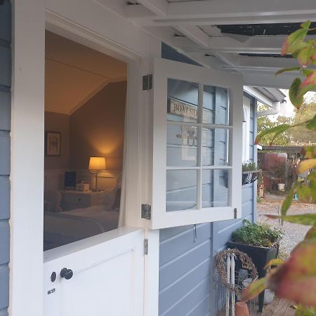 Cabins On Tudor Bed & Breakfast موتويكا المظهر الخارجي الصورة