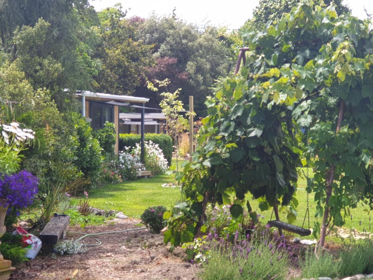 Cabins On Tudor Bed & Breakfast موتويكا المظهر الخارجي الصورة