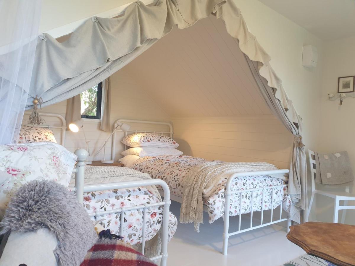 Cabins On Tudor Bed & Breakfast موتويكا المظهر الخارجي الصورة