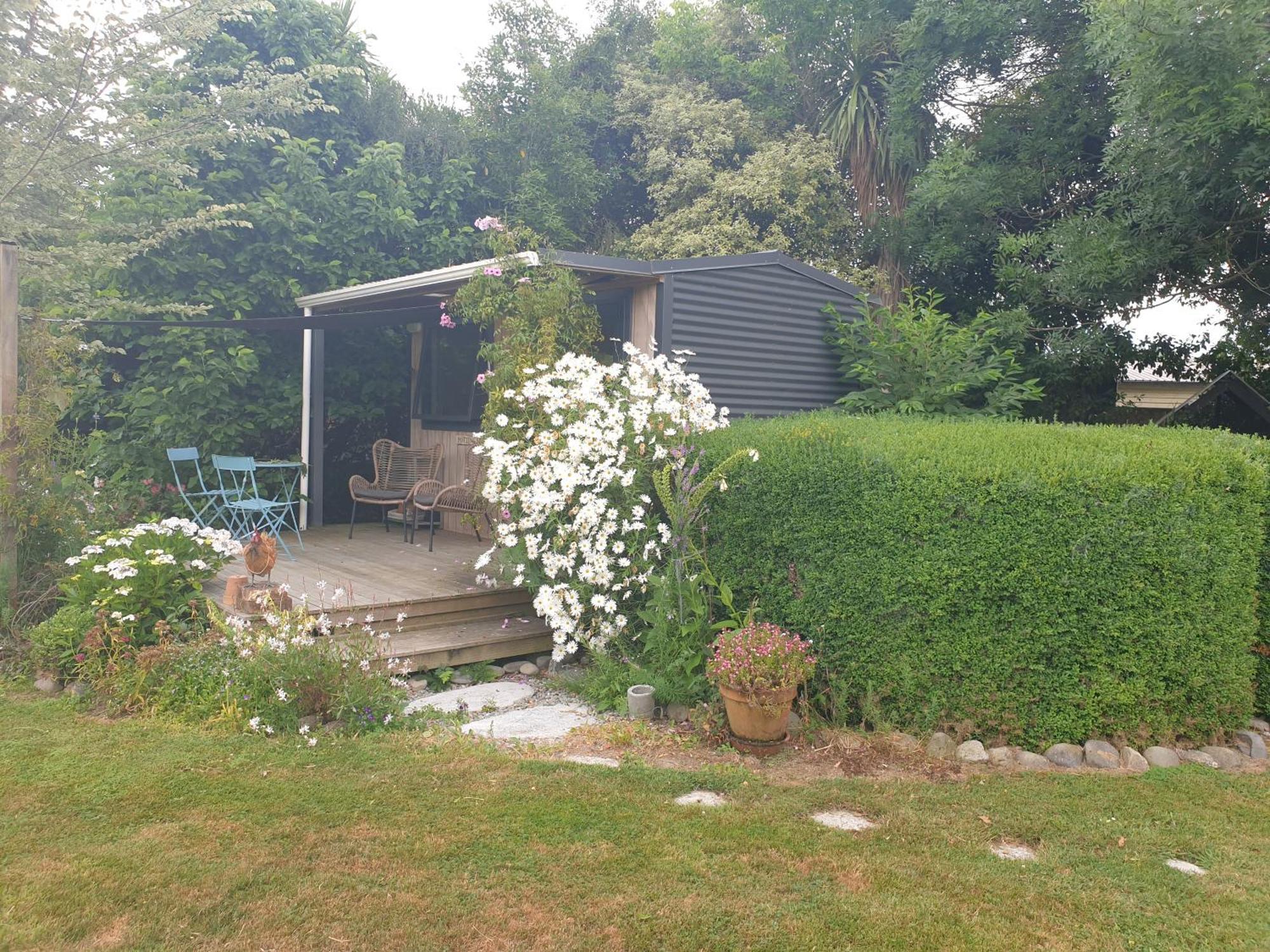 Cabins On Tudor Bed & Breakfast موتويكا المظهر الخارجي الصورة